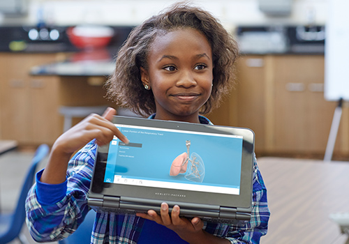 Student using hybrid HP device