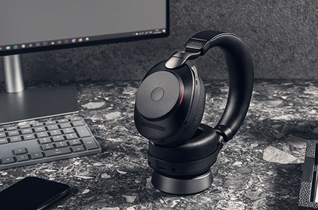 Jabra Evolve2 85 on charging stand on desk